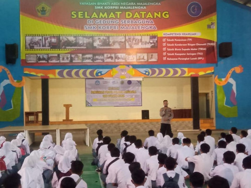 Cegah Kenakalan Remaja, Waka Polsek Cigasong Berikan Binluh Kepada Siswa SMK Korpri Majalengka
