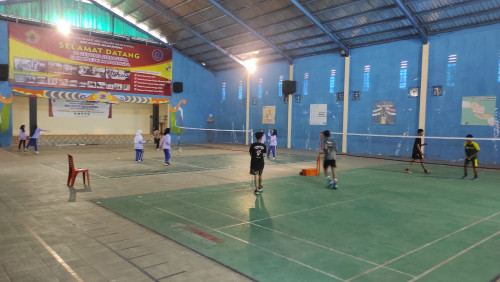 Ekstrakulikuler BADMINTON