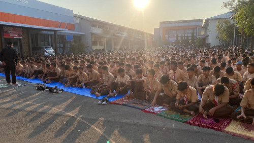 Aktualisasi Karakter Siswa Melalui Kegiatan Shalat Dhuha Qubro