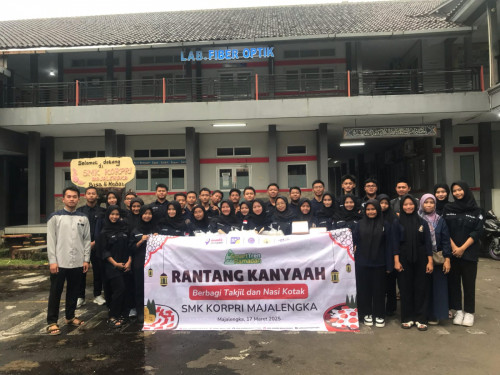 Siswa SMK KORPRI Majalengka Melaksanakan Kegiatan Rantang Kanyaah